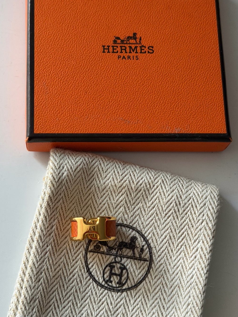HERMES
Epsom Olympe Ear Cuff PM Orange
